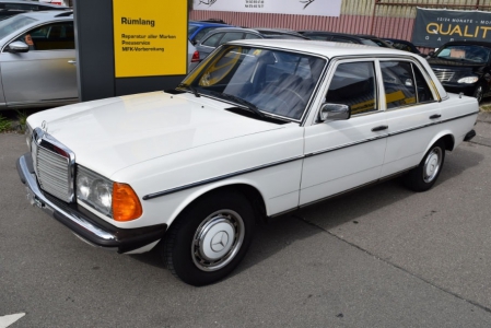 obrázek vozu MERCEDES-BENZ W123 200 E 95k